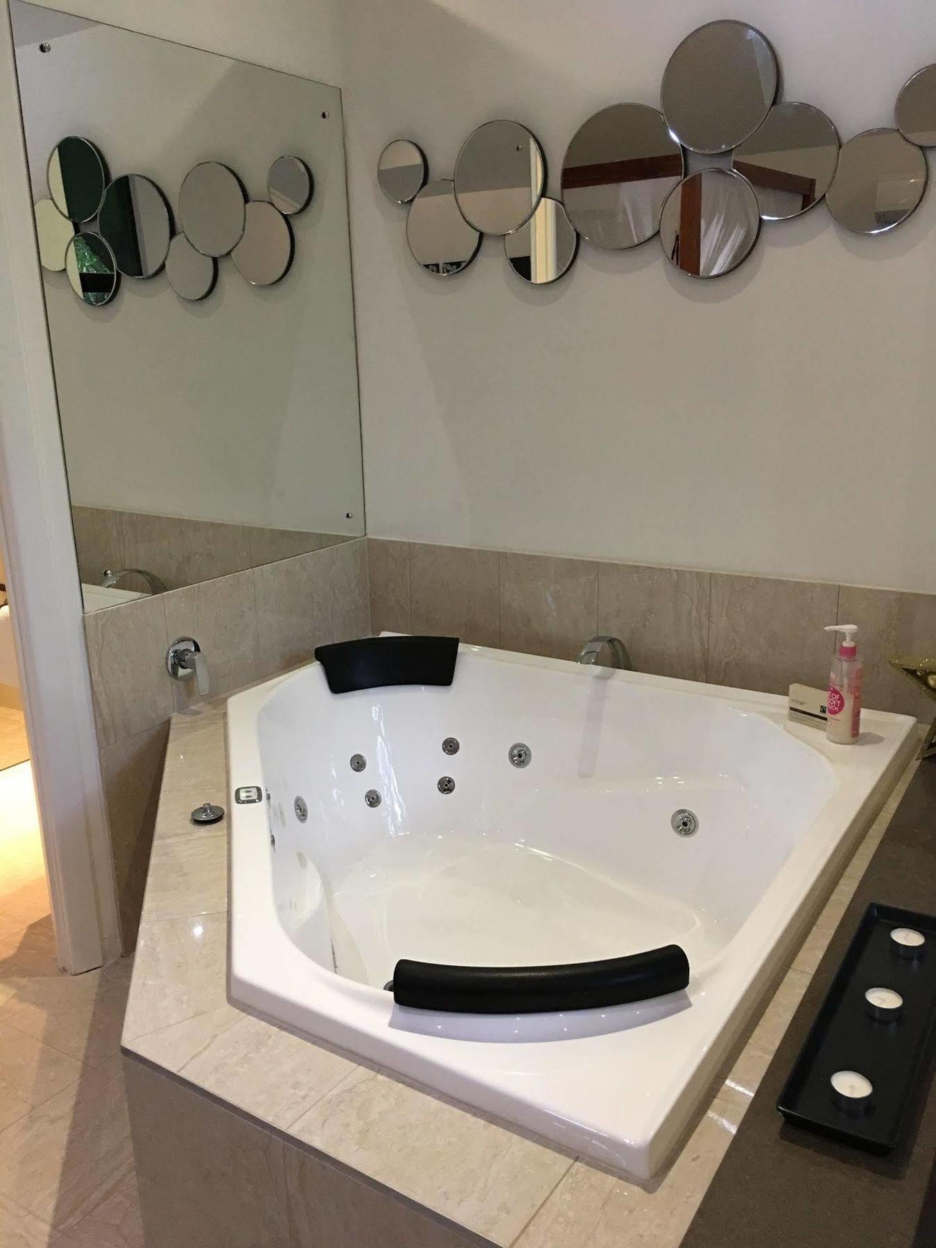 Chalet On Gallery Walk - King Bed, Spa, Fireplace, Wifi & Netflix, Linger A While Núi Tamborine Ngoại thất bức ảnh